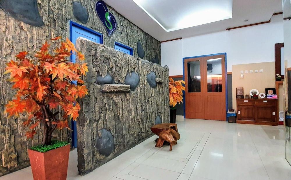 B Shaw Hotel Jakarta Exterior foto