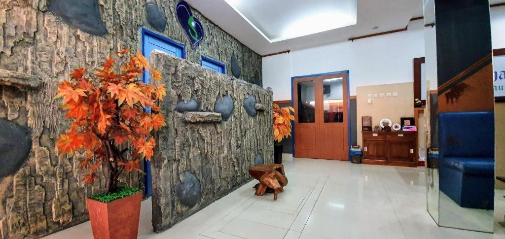 B Shaw Hotel Jakarta Exterior foto